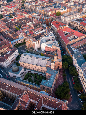 Aerial view about Jewish Synagogue in Budapest downtown. Famoust tourist attraction in Budapest.-stock-foto