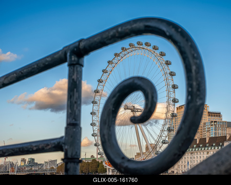 The  London eye. Fantastic view, colorful autumn trees and blue sky with clouds.-stock-foto