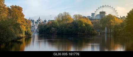 Autumn cityscape about London from St. James park-stock-foto