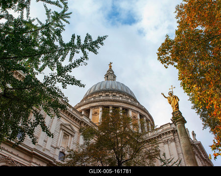 Famous St.Paul cathedral in London city.-stock-foto