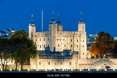 tower of London in blue hour-stock-foto