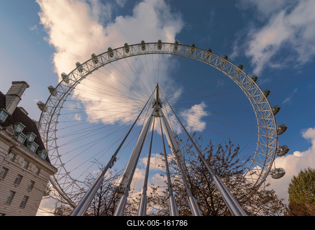 11.07. London, UK, London, The London eye with perspective-stock-foto