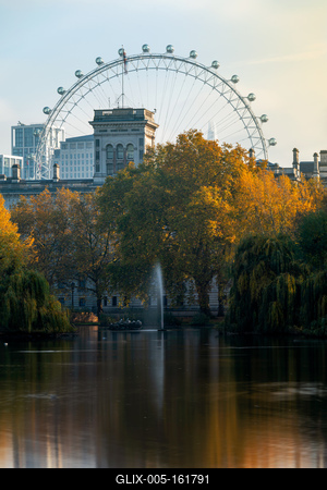 Autumn cityscape about London from St. James park-stock-foto