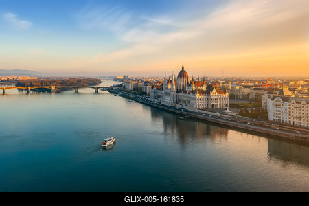 Sunrise above Budapest.-stock-foto