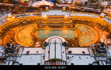 Thermal bath from above-stock-foto