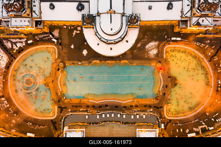 Thermal bath from above-stock-foto