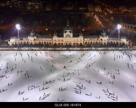 Ice rink in the city park of budapest. famoust sport center next to  Szechenyi thermal bath. Betwen the Heroes square and Vajdahunyad castle.-stock-foto