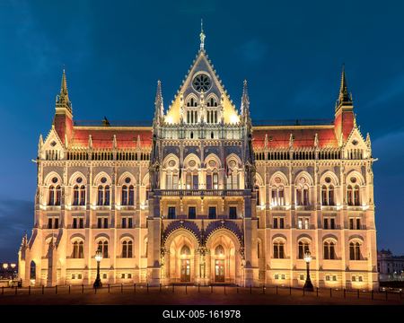 Night view of the illuminated building of the hungarian parliament in budapest. I took this photo from unusual viewpoint.-stock-foto