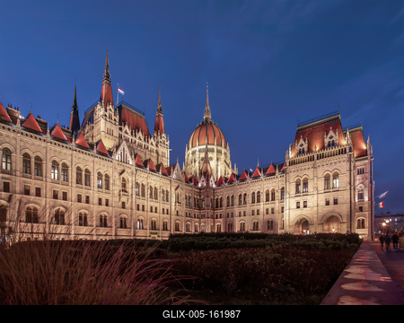 Night view of the illuminated building of the hungarian parliament in budapest. I took this photo from unusual viewpoint.-stock-foto