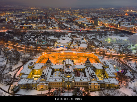 Thermal bath from above-stock-foto