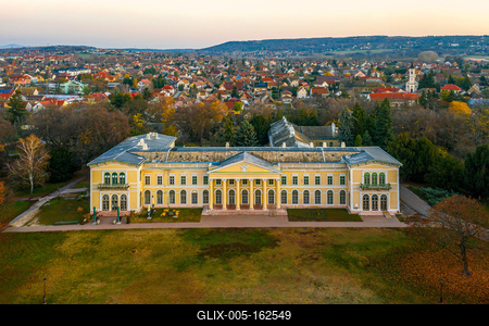 Istvan Karolyi's castle in Fot, Hungary-stock-foto