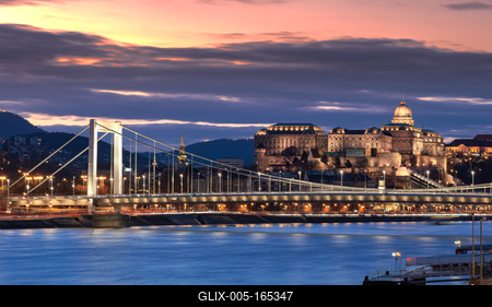 Europe Hungary Budapest Elizabeth Bridge Buda castle-stock-foto