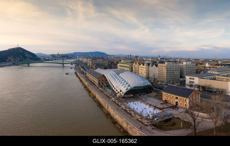 Europe Hungary Budapest. Balna shopping mall-stock-foto