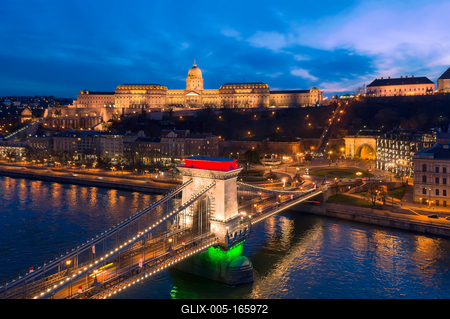Europe Hungary Budapest Decorated Szechenyi Chain bridge-stock-foto