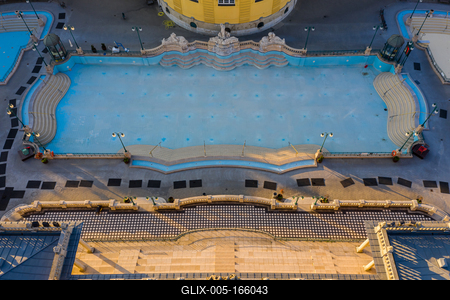 Europe Hungary Budapest Szehenyi thermal bath Closed. Empty. Covid19 tilting up. quarantine.-stock-foto