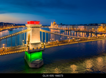 Europe Hungary Budapest Decorated Szechenyi Chain bridge-stock-foto