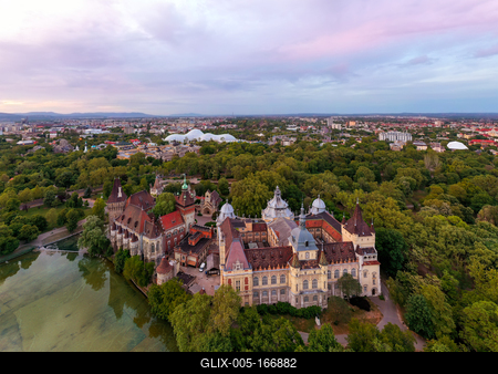 Amazing aerial view about the Vajdahunyad castle-stock-foto