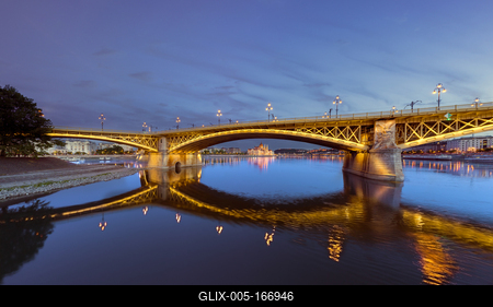Amazing panoramic phot about the Margaret bridge in Budapest Hungary. Evening mood, popular touris attraction a river cruise in this time. panoramic view-stock-foto