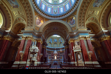 05.21. 2020. Inside of St Stephens cathedral  (Szent Istvan bazilika) in budapest Hungary. Amazing cupola and alatar with fantastic fresco. Built in 1868. Hungarian religious hearitage.-stock-foto