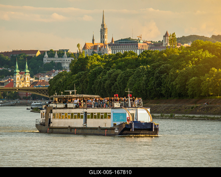 Party boat on Danube river in Budapest-stock-foto