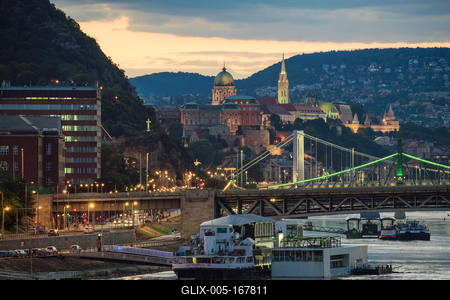 Budapest cityscape with famous bridges and buda castle-stock-foto