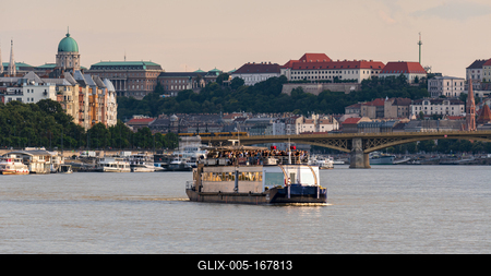 Party boat on Danube river in Budapest-stock-foto