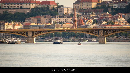 Party boat on Danube river in Budapest-stock-foto