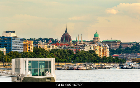 Party boat on Danube river in Budapest-stock-foto