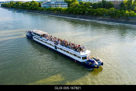 Party boat on Danube river in Budapest-stock-foto
