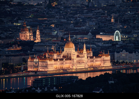 Amazing cityscape with Hungarian parliament st Stephen basilica Budapest eye-stock-foto
