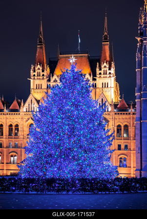 Traditional Giant christmas tree on Kossuth Square-stock-foto