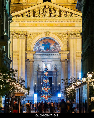 St Stephen Basilica at christmas time-stock-foto