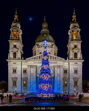 St Stephen Basilica at christmas time-stock-foto