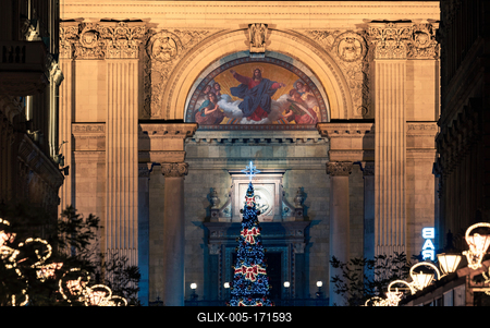 St Stephen Basilica at christmas time-stock-foto