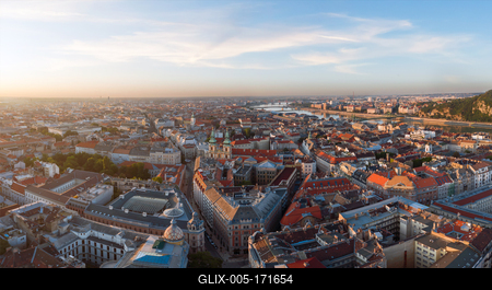 amazing aerial cityscape about Budapestdowntown-stock-foto
