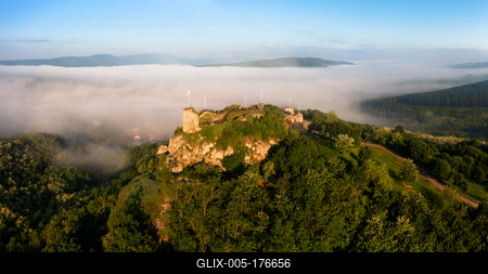 Castle of sirok in Matra Mountains Hungary-stock-foto