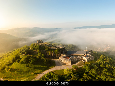 Castle of sirok in Matra Mountains Hungary-stock-foto
