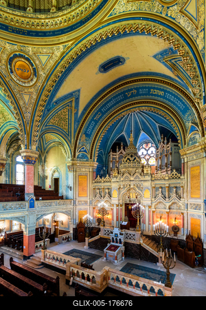 Inside of the new synagogue in Szeged Hungary-stock-foto