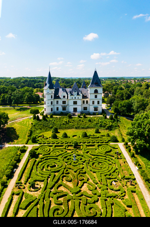 Andrassy castle in Toszadob Hungary-stock-foto