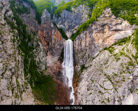 Boka waterfall in Triglav National park Slovenia-stock-foto