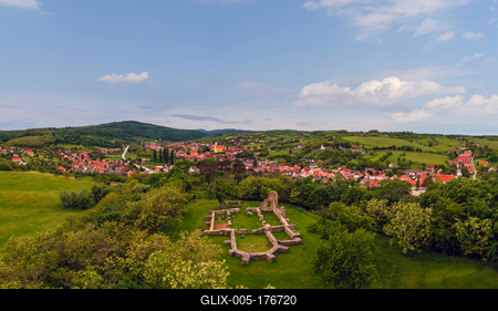 Schlosberg temple riuns in Macseknadasd Hungary-stock-foto