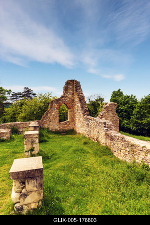 Schlosberg temple riuns in Macseknadasd Hungary-stock-foto