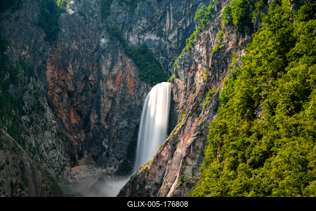 Boka waterfall in Triglav National park Slovenia-stock-foto