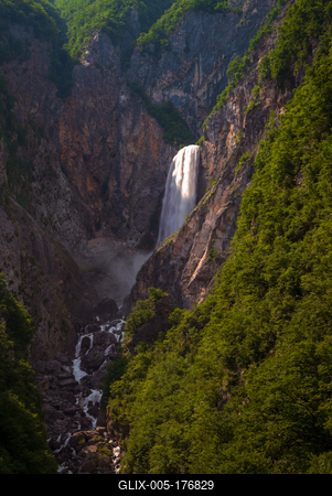 Boka waterfall in Triglav National park Slovenia-stock-foto