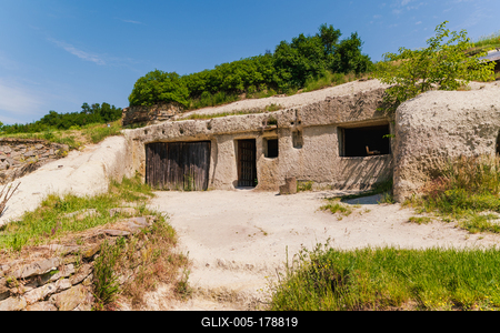 Famous cave flats In Noszvaj town-stock-foto