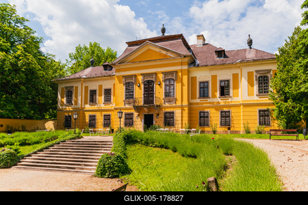 Baroque syle De La Motte castle In Noszvaj town-stock-foto