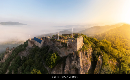 Castle of sirok in Matra Mountains Hungary-stock-foto