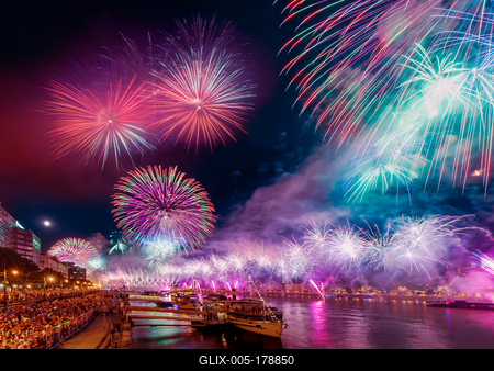 Giant firework in Budapest-stock-foto