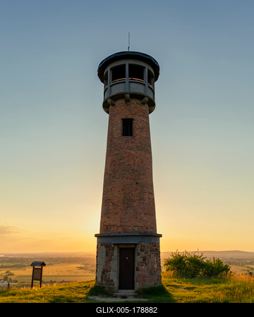 Strazsa hill lookout tower in Hungary-stock-foto