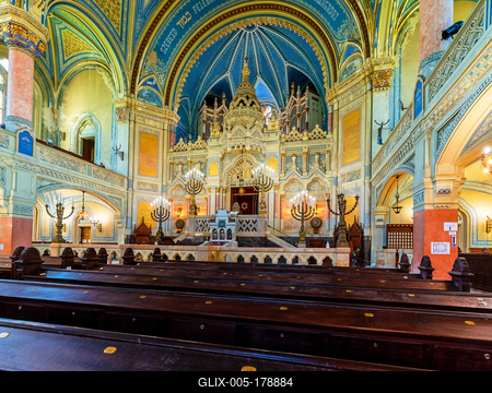 Inside of the new synagogue in Szeged Hungary-stock-foto